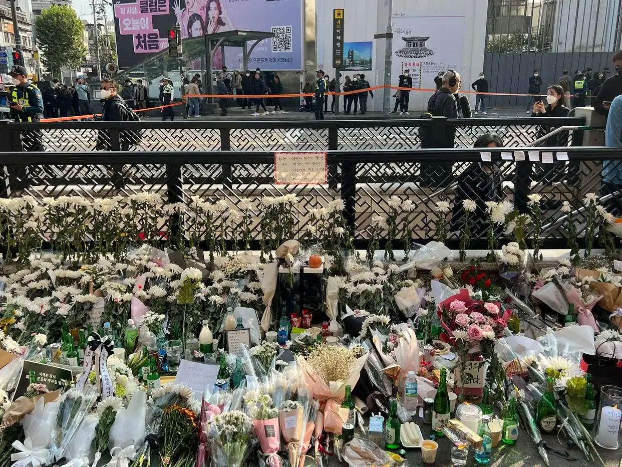 韩国梨泰院特别法通过_梨泰院踩踏事故救援现场_韩国梨泰院踩踏事件调查结果出炉