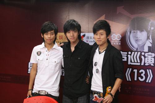 张杰 31届世界大学生夏季运动会形象大使_张杰 成名之路经历_张杰是哪一届的快男