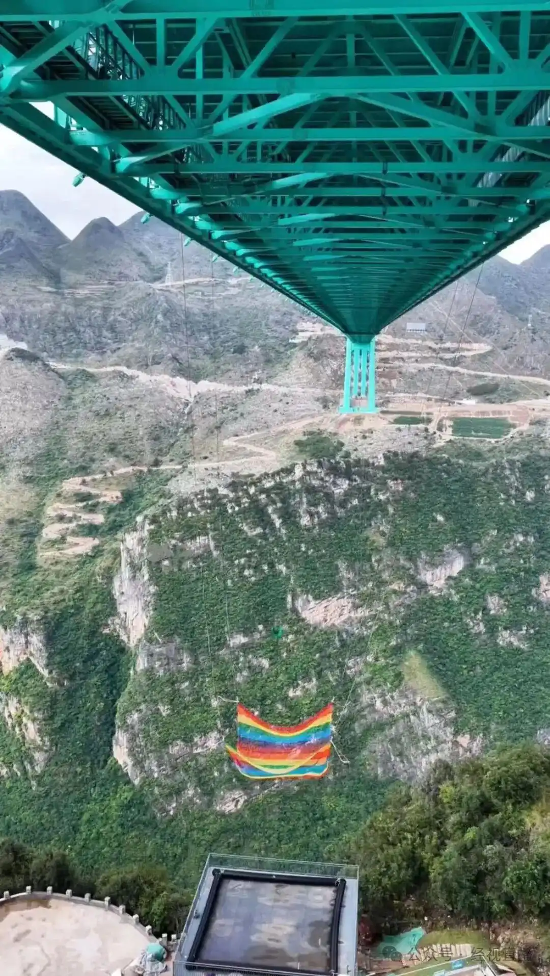 贵州“无绳蹦极”被叫停，景区：安全评估未完成，目前只进行了沙袋测试，未进行真人测试