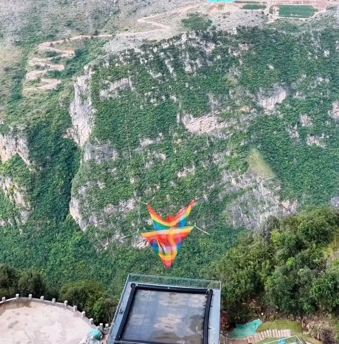 国内首个无绳蹦极项目营业前被叫停 景区回应