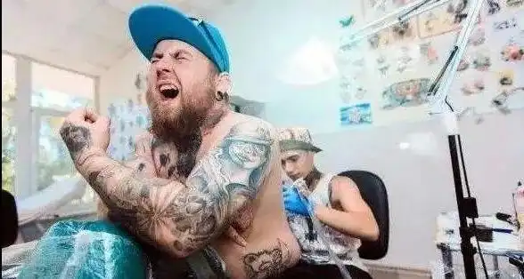 纹身疼痛原因及感受_手指上纹身疼吗_不同因素对纹身疼痛的影响