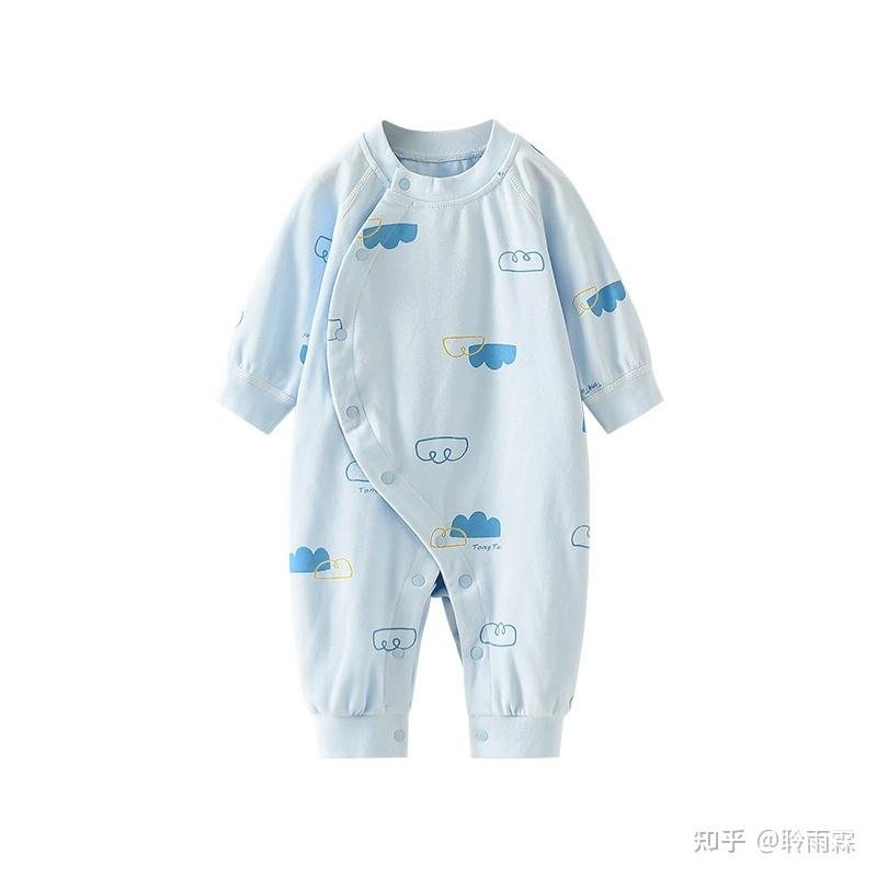 新生儿衣服挑选_新生儿 使劲 放屁 打嗝_准备多少和是否要囤