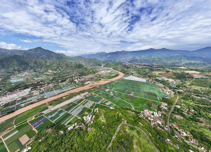 中国经济韧性增长分析_十四五规划高质量发展_中国超大城市名单