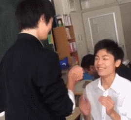 游戏与女孩子的选择_小伙子错了怎么让女孩子开心呢?_游戏比女孩子好玩