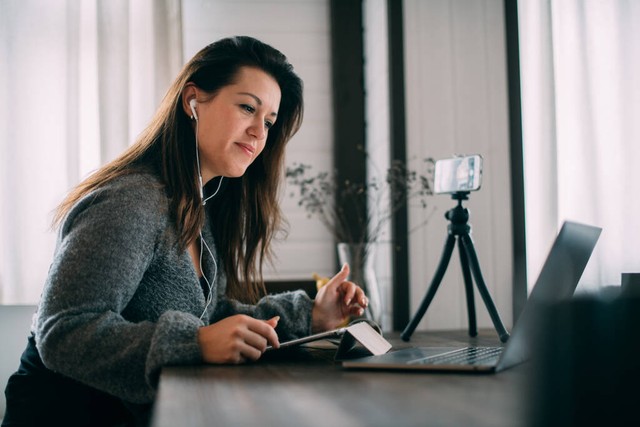 大学生村官 向阳村 选妻 合作社 致富 马秀兰 克夫 药材 种植 手工艺品 绣花 荷包 非物质文化遗产_女大学生村官在工作中遇到的问题