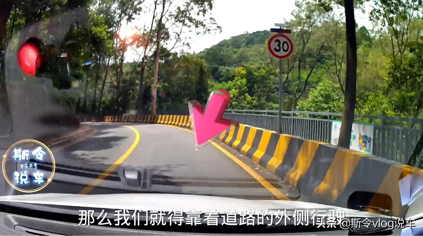 新手驾车_新手司机转弯技巧_转弯车速控制