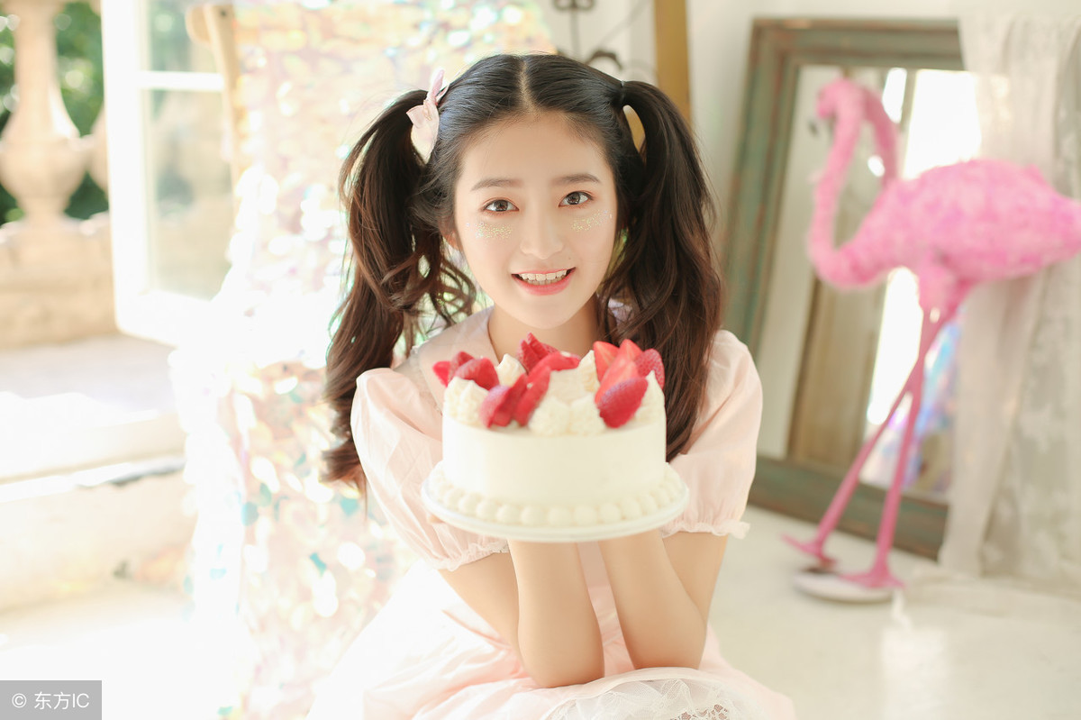 小说：女秘书们八卦总裁感情，没人猜到公司保洁小妹早已和他结婚