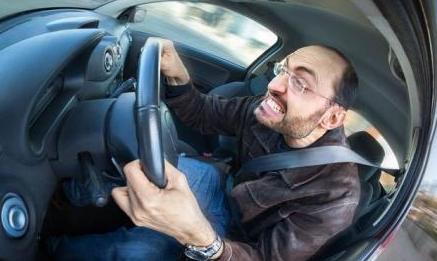 正确使用车灯喇叭_城市汽车安全驾驶技巧_新手驾车