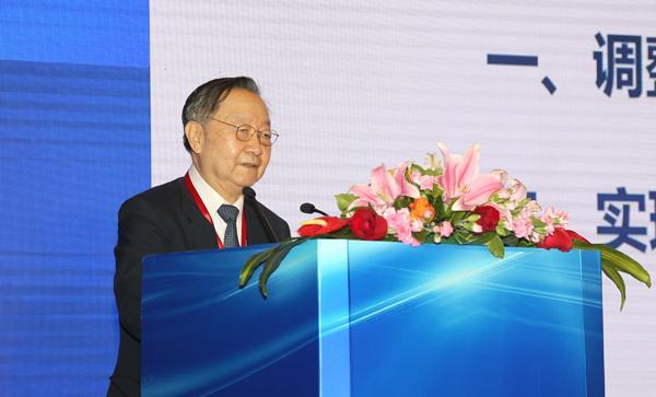 工业和信息化部原部长、中国工业经济联合会会长李毅中