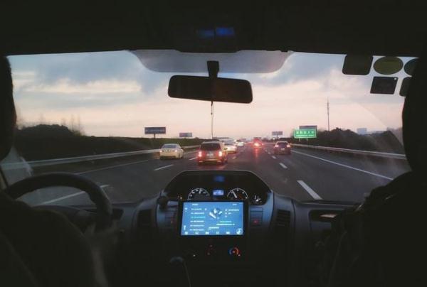 新手驾车_新手如何安全上高速_新手司机上高速条件