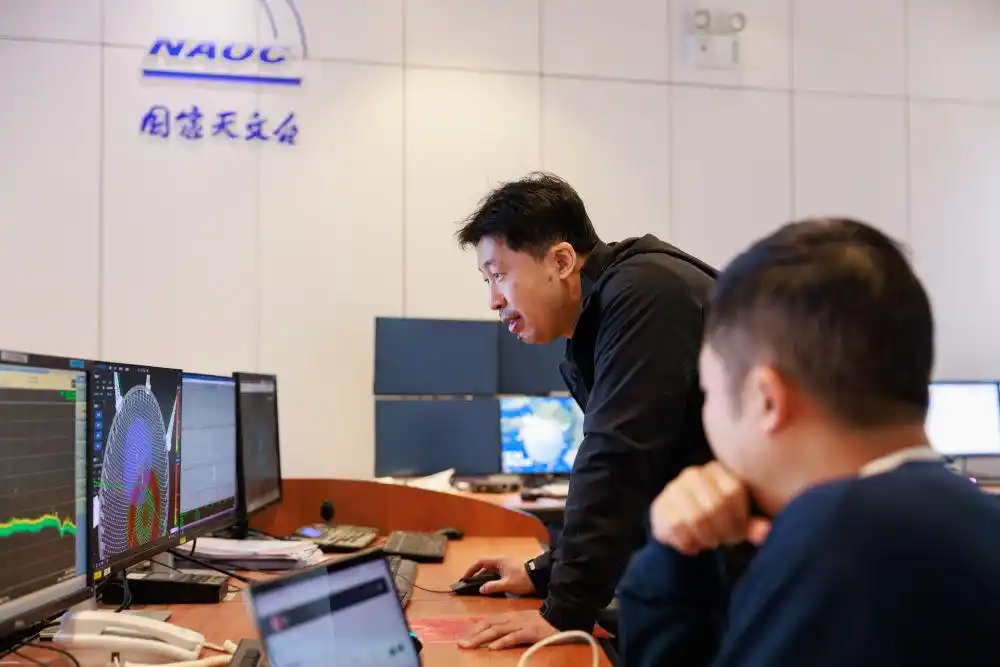 中国天眼FAST科研成果_“中国天眼”捕获来自星星神秘讯息_中国天眼发现新脉冲星