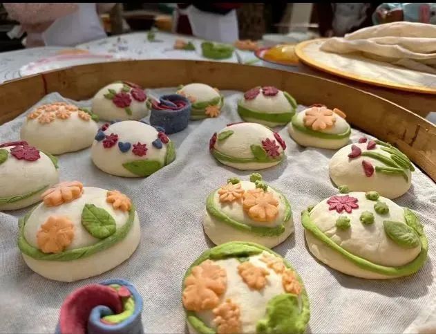 幼儿园劳动课_“吃苦幼儿园”为何能走红_幼儿劳动教育实践