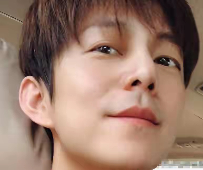 何炅舞台状态下滑_何炅视频_何炅近况