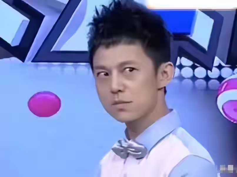 何炅近况_何炅视频_何炅舞台状态下滑