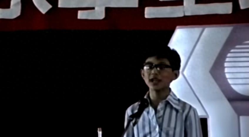 考古的风还是吹到了何炅！何炅14岁时珍贵画面曝光，网友：好神奇