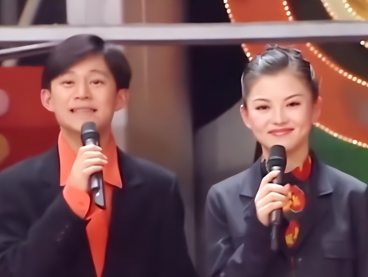 何炅1988年演讲视频_何炅视频_何炅长沙中小学生诗歌朗诵比赛