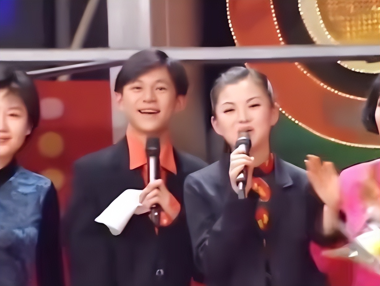 何炅1988年演讲视频_何炅长沙中小学生诗歌朗诵比赛_何炅视频