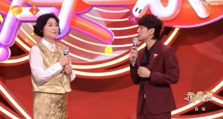 何炅1988年演讲视频_何炅视频_何炅长沙中小学生诗歌朗诵比赛