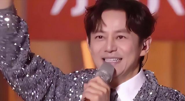 何炅视频_何炅吴泽林救场_直播舞台危机处理