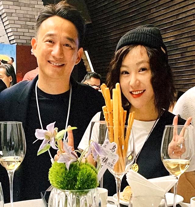 国民暖男隐性衰老_何炅视频_51岁何炅手抖穿线