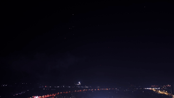 焰火为笔，天空作画！万架无人机点亮“浏阳花炮”地标（文末有彩蛋）