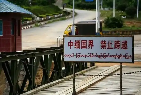 妙瓦底KK园区突袭事件 逃亡者情况分析_缅甸军方打击妙瓦底KK园区 逃离者进入泰国_kk园区超800人逃入泰国