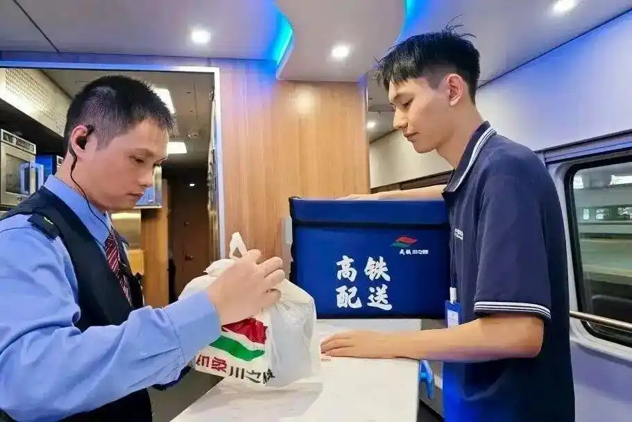 高铁推出17元盒饭：门店现炒_中国铁路平价套餐_川式小炒肉莽嘟嘟饭
