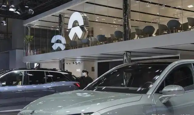 蔚来卖爆了 开启“疯狂”招工模式_汽车智能化趋势人才缺口_新能源汽车算法人才招聘