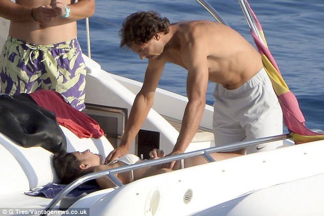 纳达尔女友玛利亚·弗朗西斯卡马洛卡游艇度假_纳达尔与女友马洛卡游艇浪漫时刻_纳达尔的女友