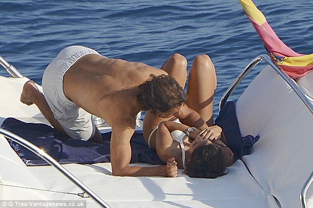 纳达尔的女友_纳达尔与女友马洛卡游艇浪漫时刻_纳达尔女友玛利亚·弗朗西斯卡马洛卡游艇度假