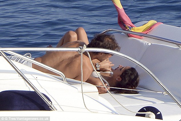 纳达尔的女友_纳达尔与女友马洛卡游艇浪漫时刻_纳达尔女友玛利亚·弗朗西斯卡马洛卡游艇度假