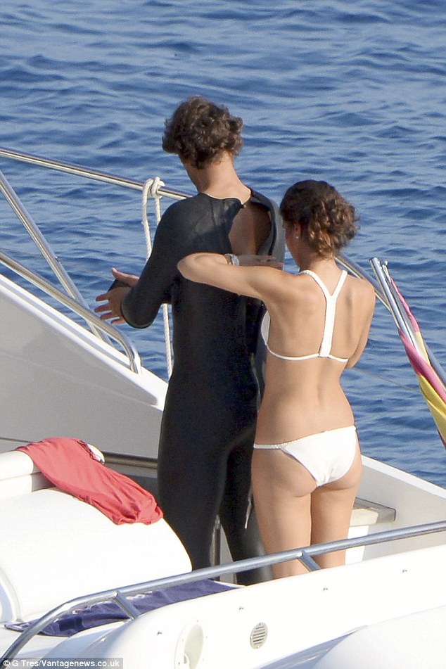 纳达尔女友玛利亚·弗朗西斯卡马洛卡游艇度假_纳达尔的女友_纳达尔与女友马洛卡游艇浪漫时刻