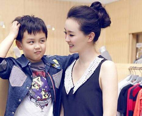 王艳 丈夫比她大11岁 继子王烁比她小8岁_王艳跟王志才的照片