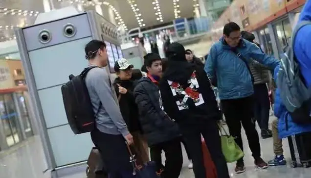 晴格格 王艳 丈夫 王志才_王艳跟王志才的照片