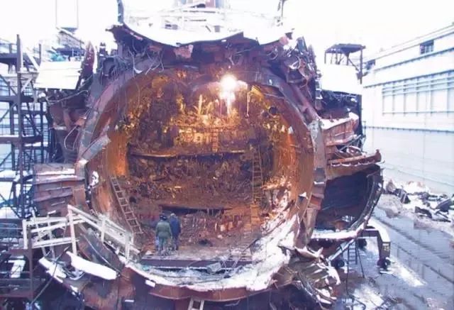 库尔斯克号核潜艇爆炸事故_俄罗斯库尔斯克号纪念仪式_库尔斯克核潜艇事故