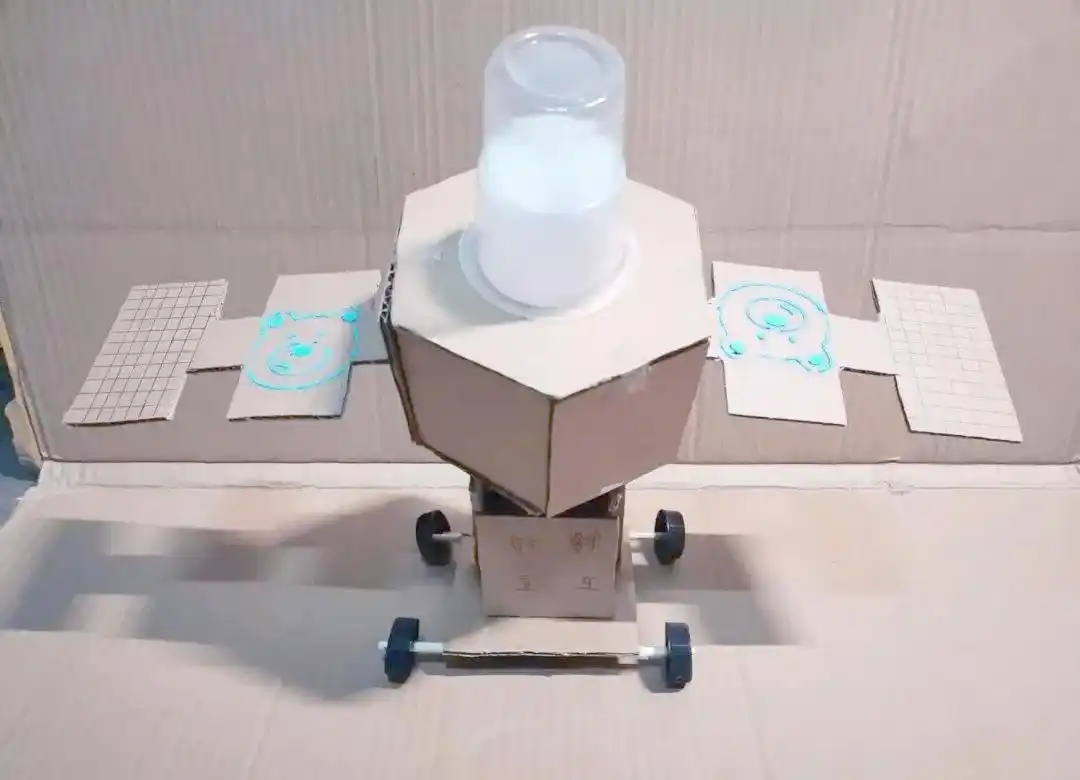 大学生废旧物品创意大赛：让废物变宝物