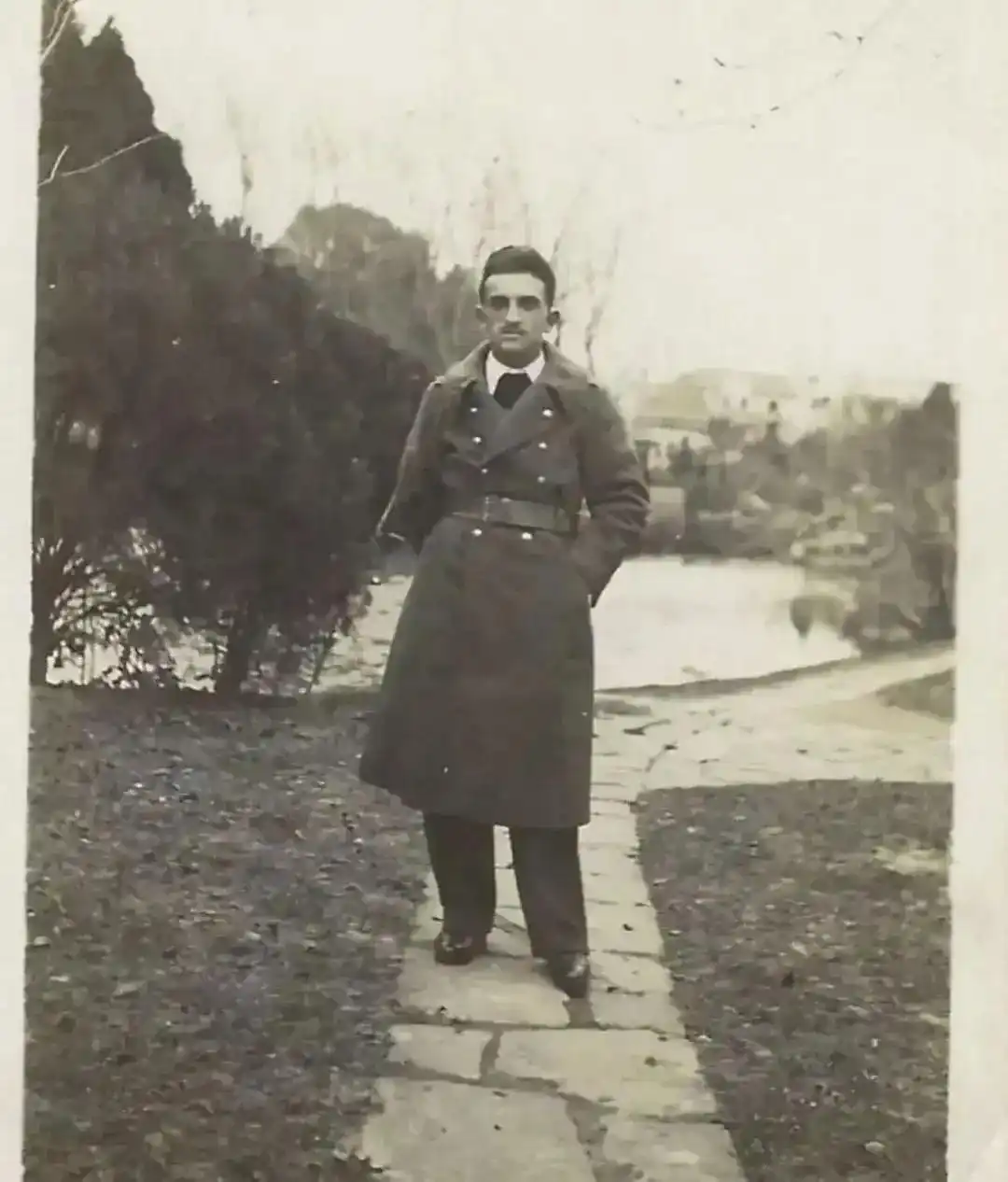 法国小伙捐赠侵华日军暴行照片_上海淞沪抗战纪念馆接收马库斯照片_马库斯前往日本展出日军侵华照片