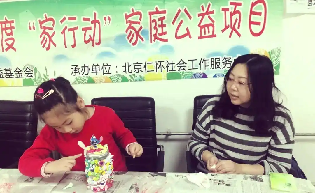 废物利用 创新垃圾桶 设计_环保活动 小学 废物变宝垃圾桶_废物利用小制作信息报道