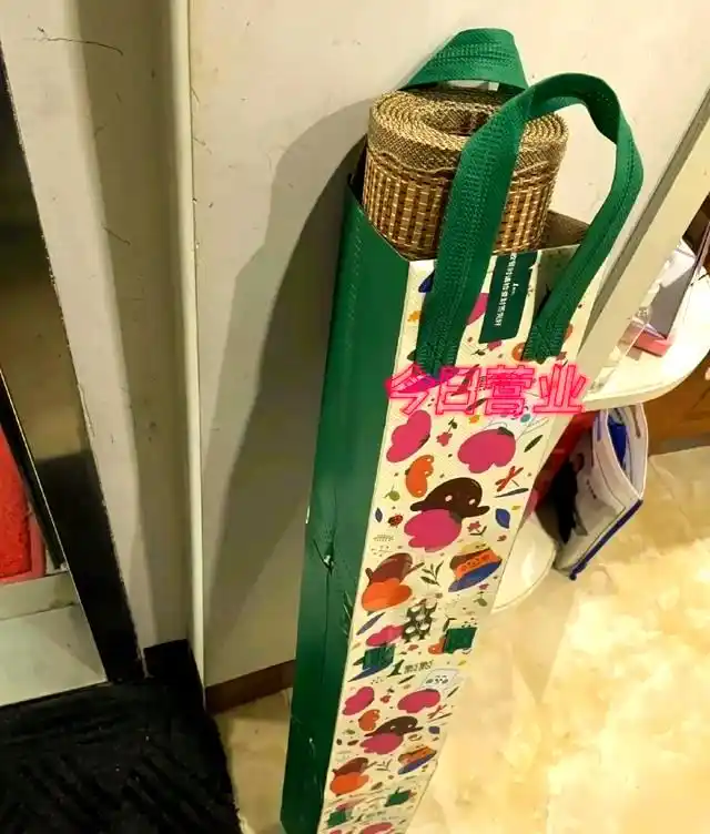 废物利用小制作信息报道_旧物改造手工课_奶茶袋收纳袋