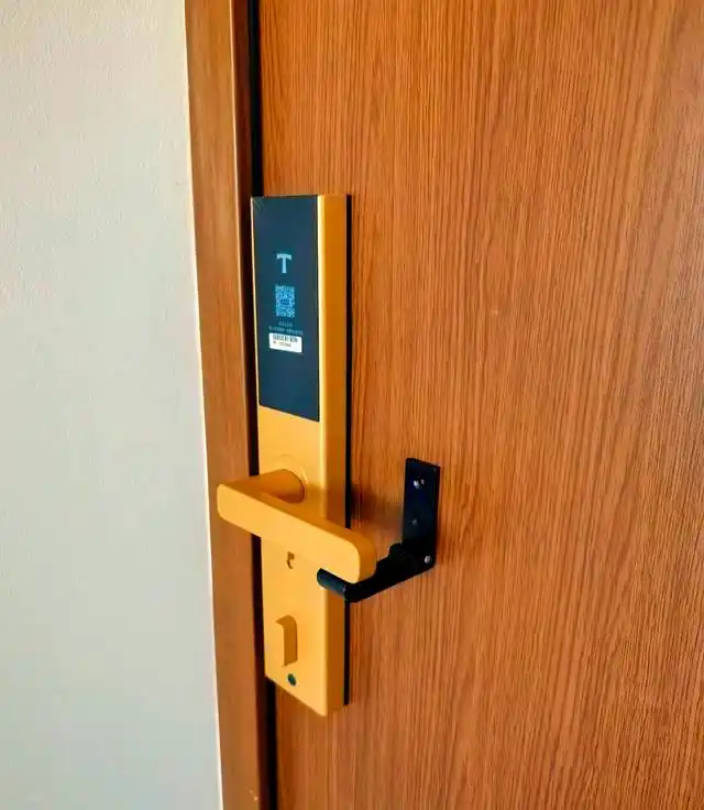 旧物改造手工课_奶茶袋收纳袋_废物利用小制作信息报道