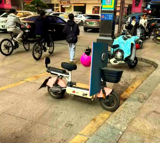 旧物改造手工课_奶茶袋收纳袋_废物利用小制作信息报道