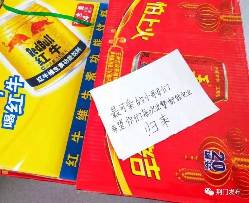 给消防官兵感谢祝福_荆门消防员收到奶茶感谢信_致敬凉山消防员