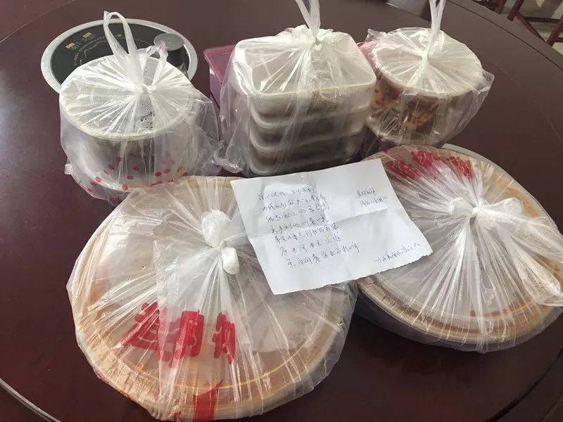 四川凉山救火英烈追悼会_各地消防官微头像变灰色缅怀_给消防官兵感谢祝福