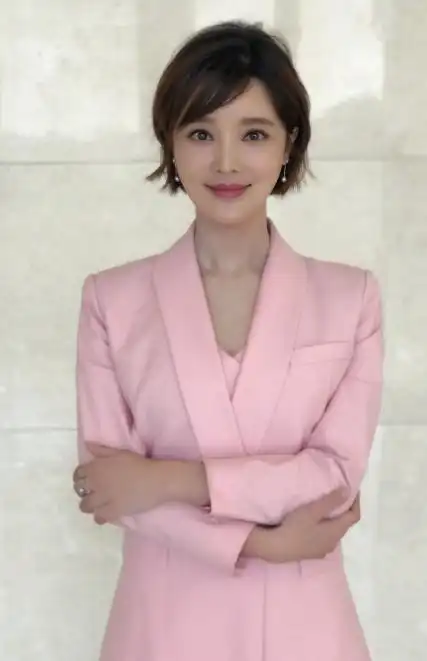 当代女性传媒行业杰出主持人名单_李梓萌董倩李文静等女主持风采展示_cctv13晚间新闻女主持人