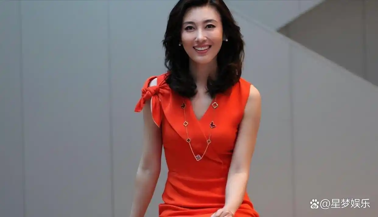 央视女主持人_王曦梁央视主持人_cctv13晚间新闻女主持人