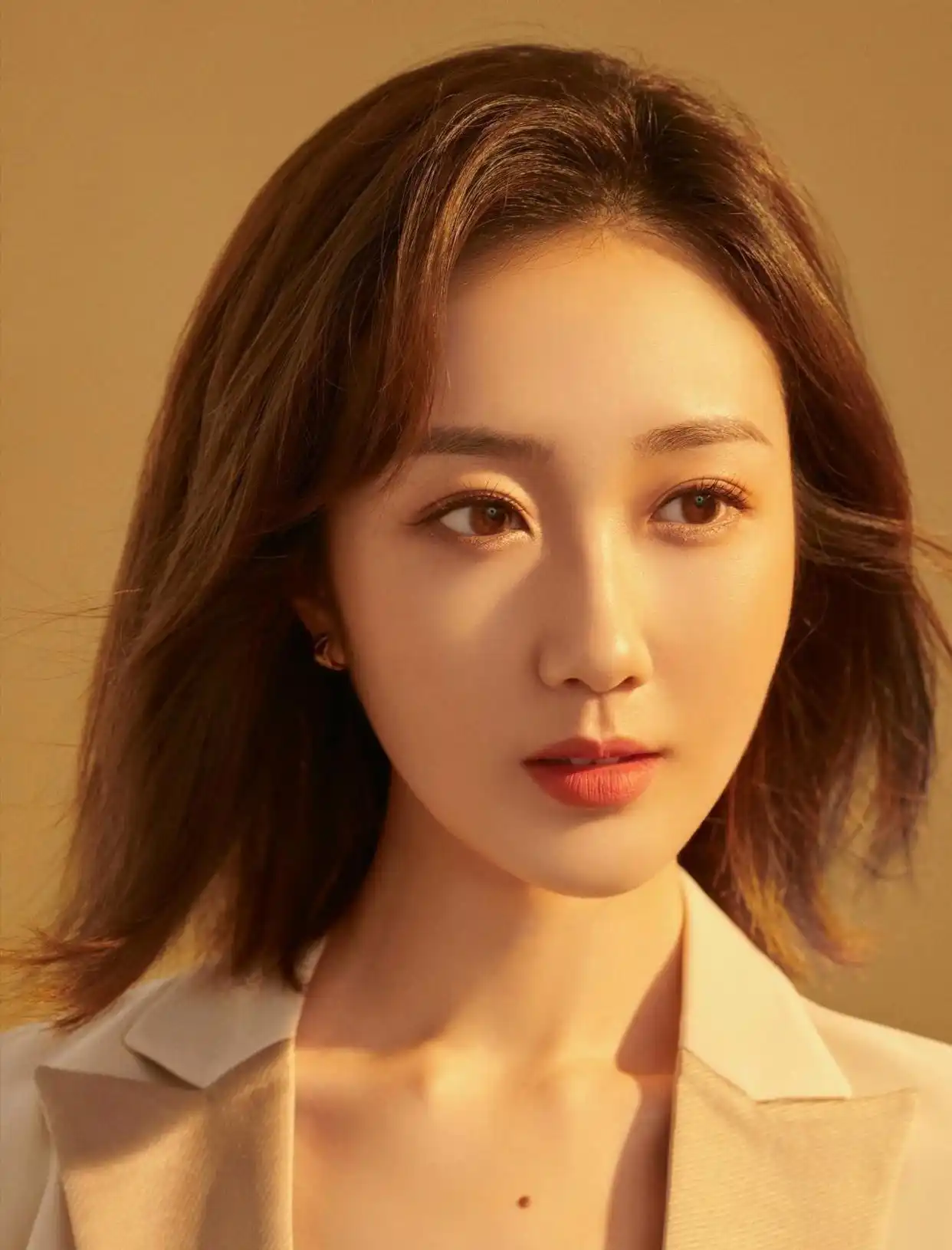 cctv13晚间新闻女主持人_央视女主持人介绍_央视美女主持人排名