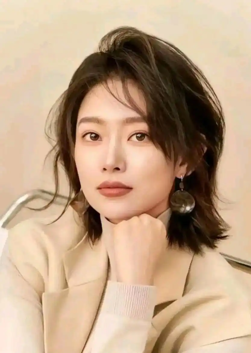 cctv13晚间新闻女主持人_央视美女主持人排名_央视女主持人介绍