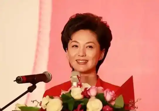 海霞主持生涯成就_央视海霞个人经历_cctv13晚间新闻女主持人