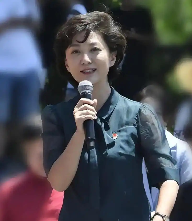 海霞主持生涯成就_央视海霞个人经历_cctv13晚间新闻女主持人