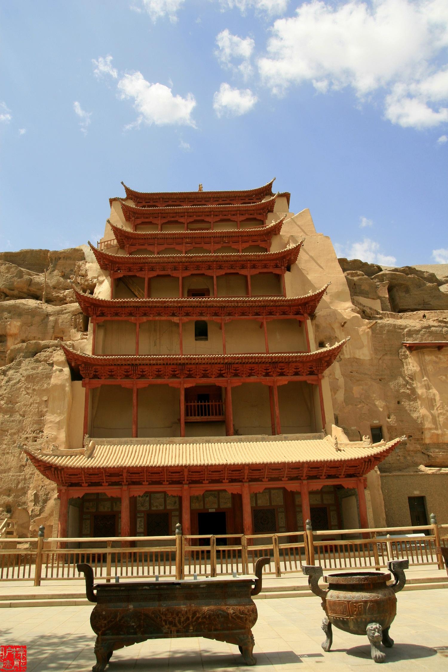 敦煌莫高窟介绍_敦煌壁画特点_敦煌莫高窟历史沿革